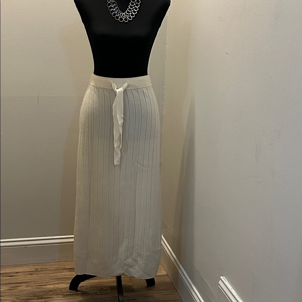 Elegant Cream Knit Maxi Skirt